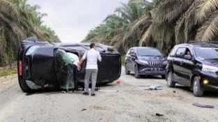 Mobil alami kecelakaan di jalan lintas PT SIR beberapa waktu lalu (foto/int)